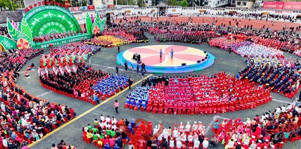 巴马2025年“瑶风壮韵三月三·传承巴马民族风”系列活动开幕